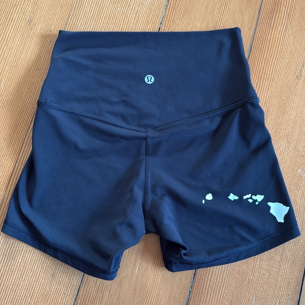 RARE Lululemon Women’s Hawaii Exclusive Black Align Shorts 4” Size 4